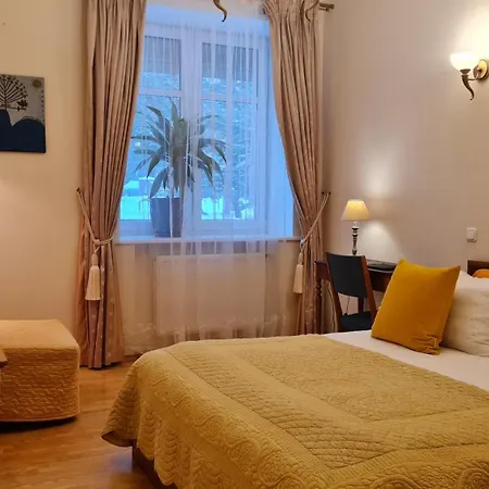 Rehouse, Antokolskio 13 *