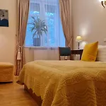 Rehouse, Antokolskio 13