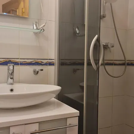 Rehouse, Antokolskio 13